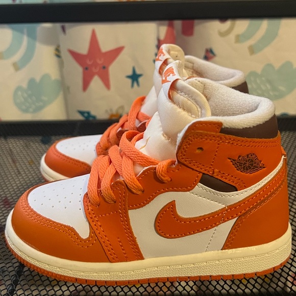 Jordon Retro 1 High OG - Girls’ Toddler - Picture 4 of 9
